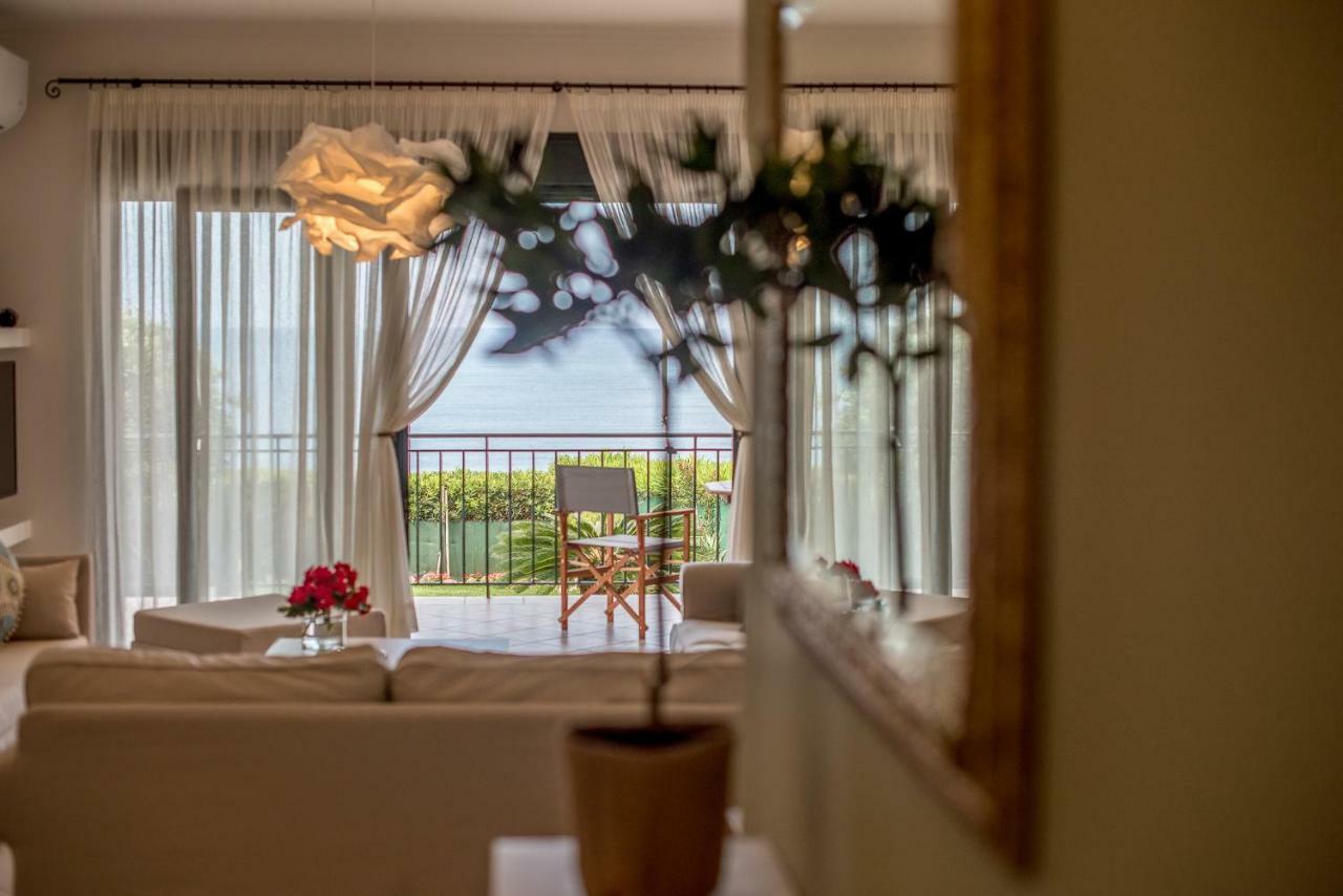 Oikia Eleanthi - Beachfront Garden Home! ミティカス エクステリア 写真
