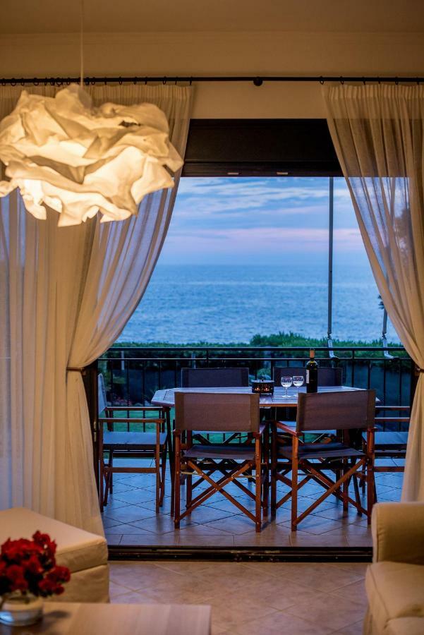 Oikia Eleanthi - Beachfront Garden Home! ミティカス エクステリア 写真